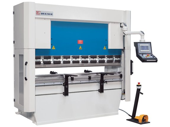 AHK M 2160 NC - Kompakte NC-Biegelösung mit X-und R-Achse und umfangreicher Serienausstattung als hervorragende Alternative zu CNC-Maschinen