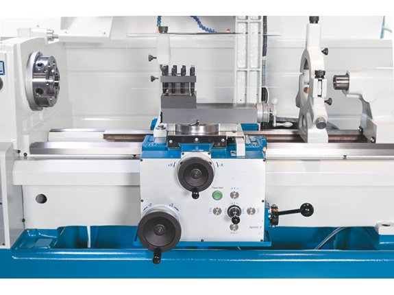 Los ejes están potenciados por servomotores de alta calidad que traducen los movimientos de su mano con la precisión y dinámica de modernas máquinas CNC