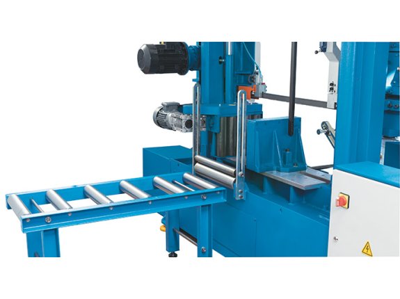 Solid feed roller table and material guide for workpiece bundles